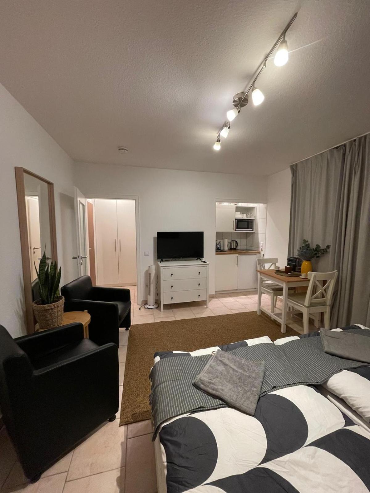 Centrally Located At Station Apartment *